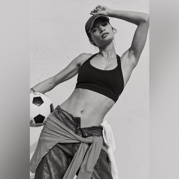 🆕 Free People FP Movement Run Racer Sports Bra Black Sz L - Picture 2 of 14